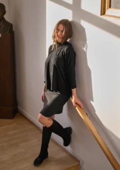 BLUSE M/HALSKETTE
