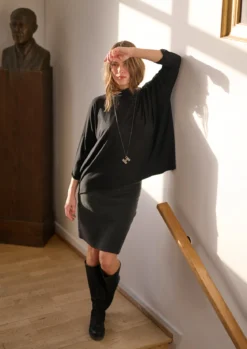 BLUSE M/HALSKETTE