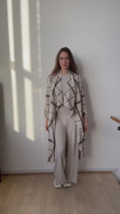 LANGE CARDIGAN M/ WASSERFALL