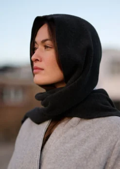 SCARF MIT MÜTZE