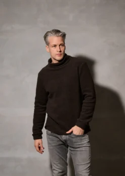 SWEATER M/ HOHEM KRAGEN