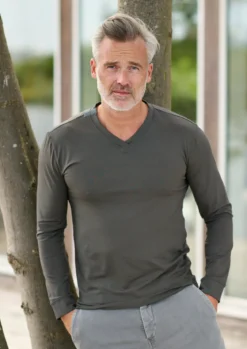 T-SHIRT V-AUSSCHNITT LANGARM