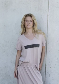 V-NECK TEE ERASE