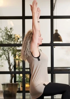 YOGA TOP